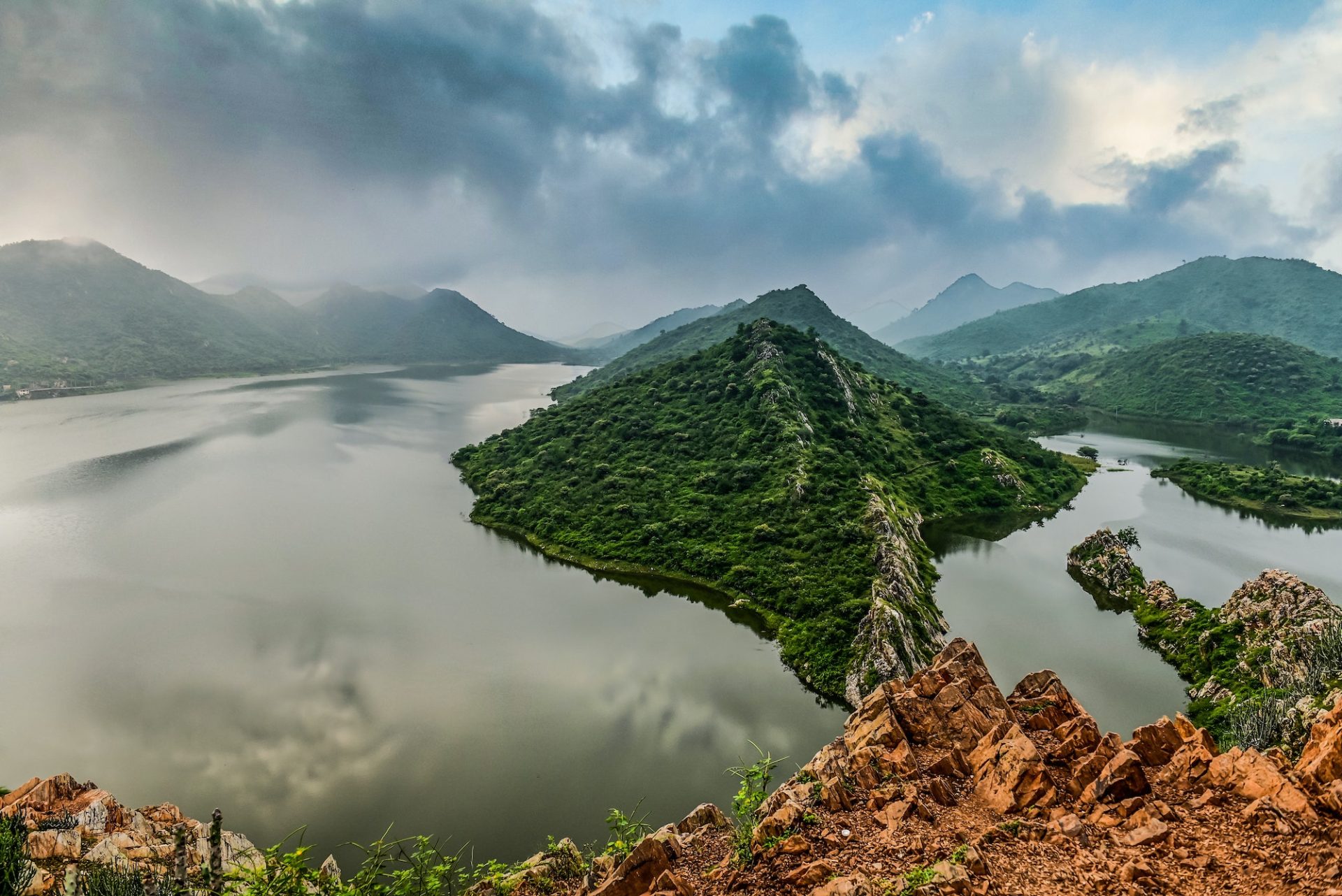 Mesmerizing view of the beautiful landscape of Badi lake Udaipur Rajasthan, India