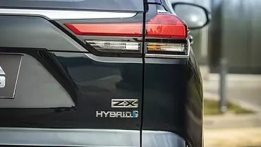 innova-hycross-exterior-rear-signal-blinker-light-3