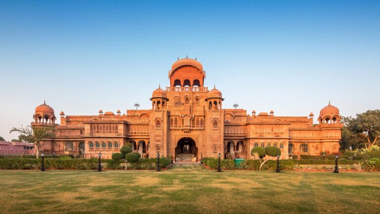 Must-Visit Destinations in Rajasthan - A Royal Journey Awaits