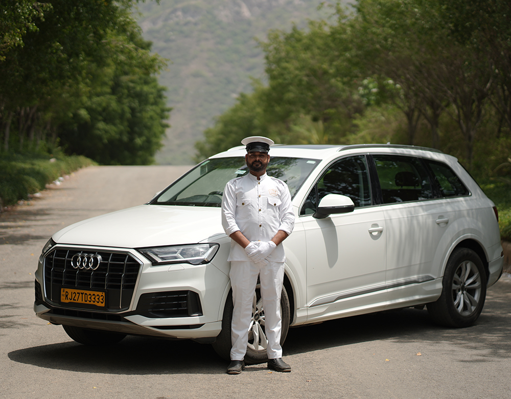 Taxi in udaipur