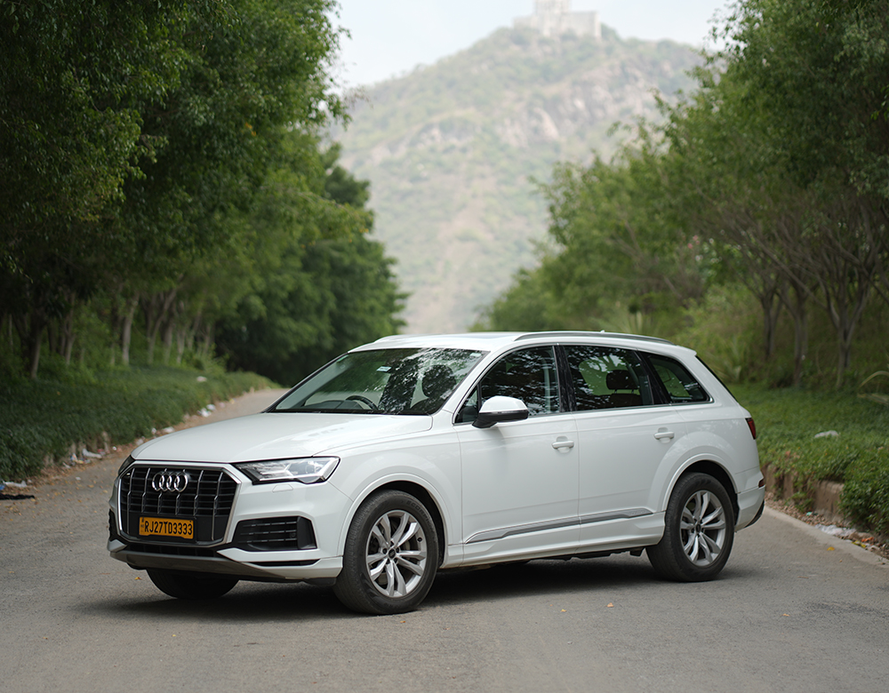 Taxi in udaipur